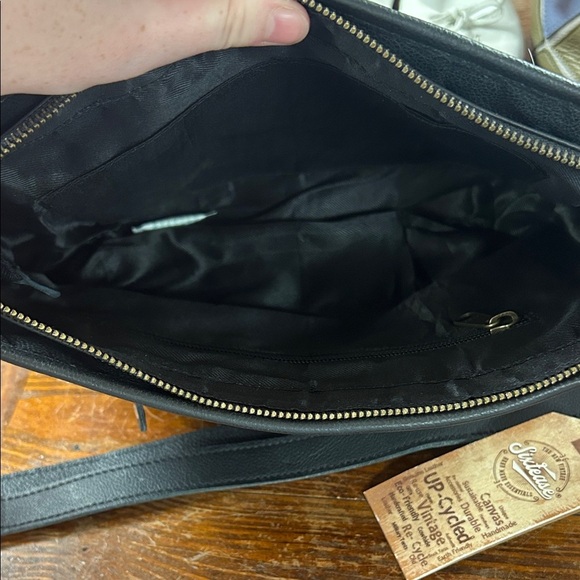 Stylish Black and White Cowhide Shoulder Bag - Sixtease - Picture 6 of 8